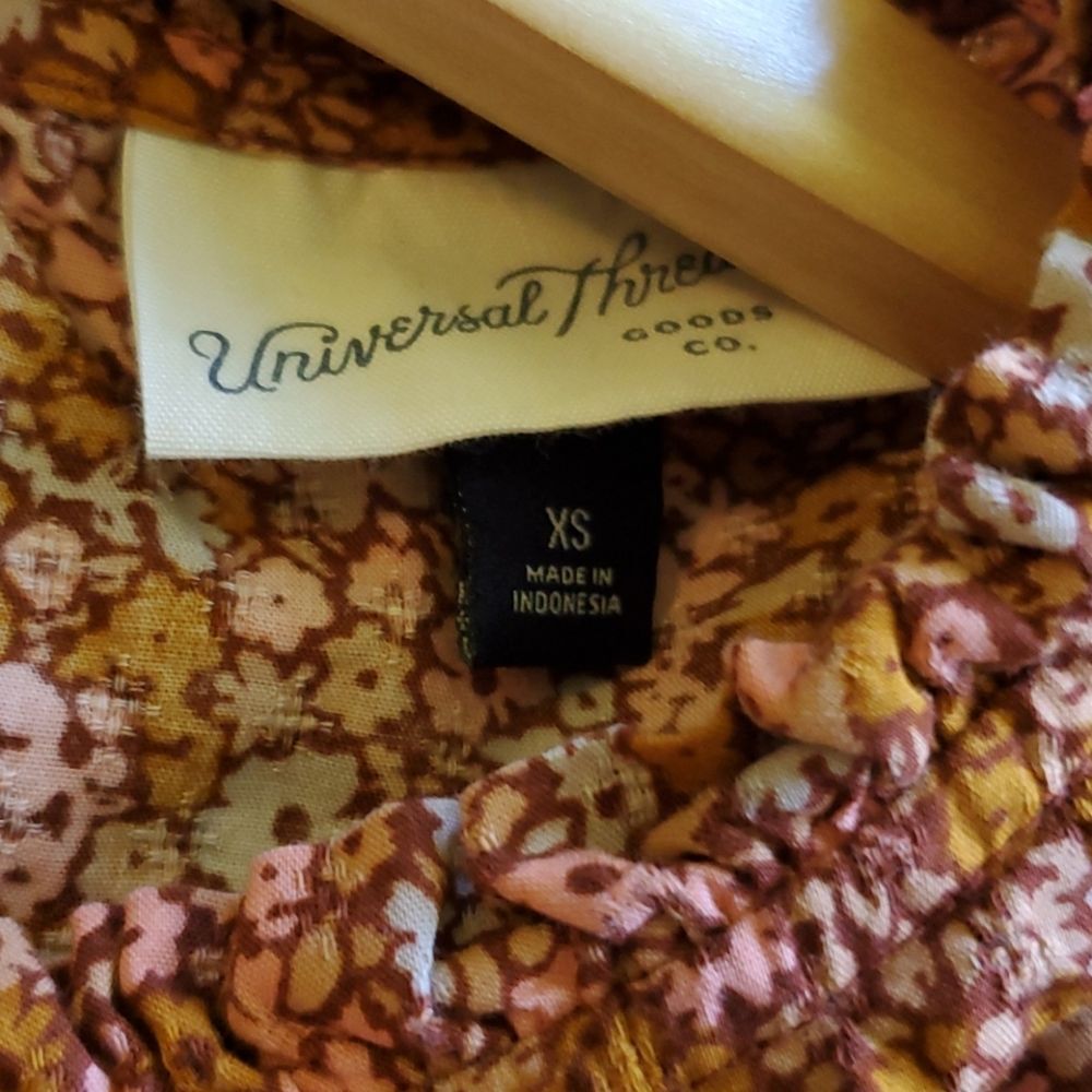 Universal Thread Brown Floral Ruffle Collar Top - Picture 9 of 11